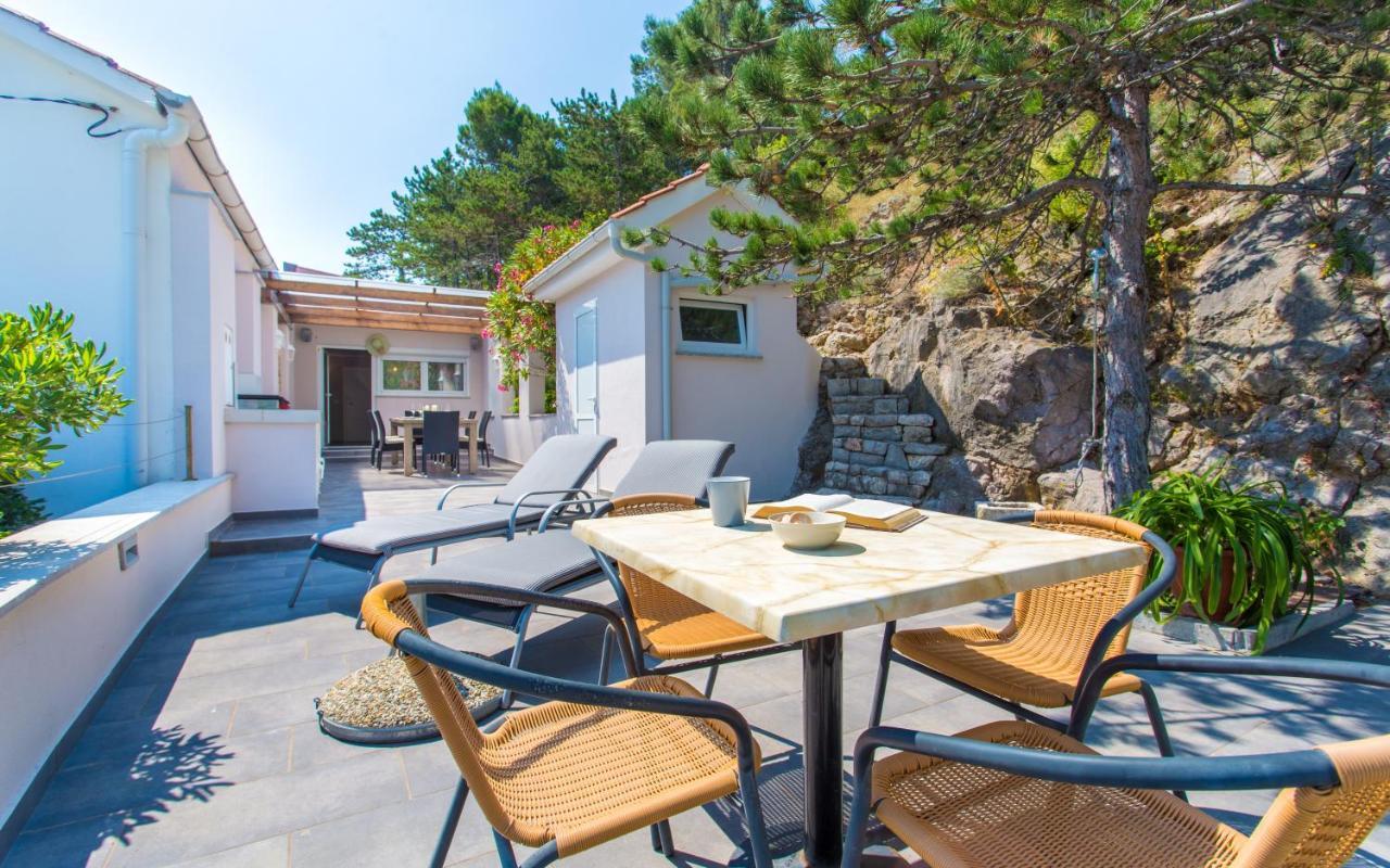 Seafront Apartment With Amazing Seaview Vrbnik  Luaran gambar